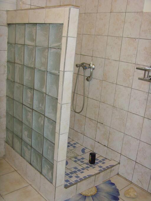 Appartement Café - F3 à Sainte-anne *